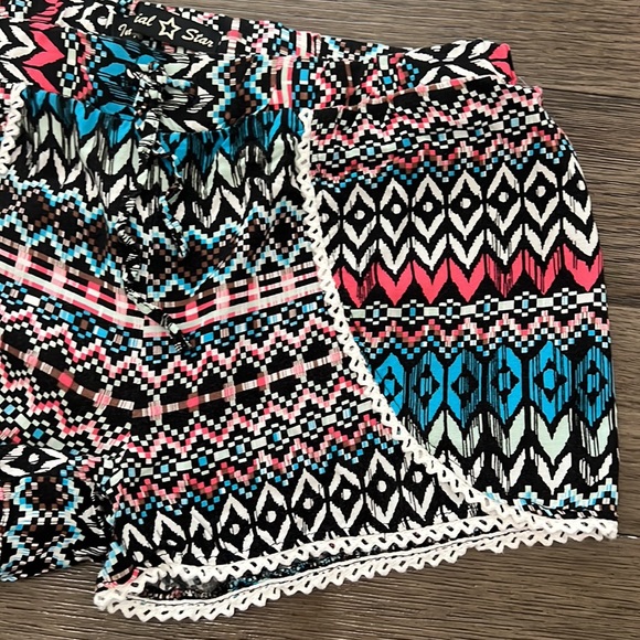 Imperial Star girls pull on patterned shorts - Picture 6 of 9